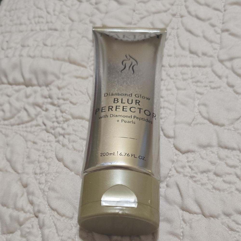 Nakery Beauty Glow Blur Perfector -